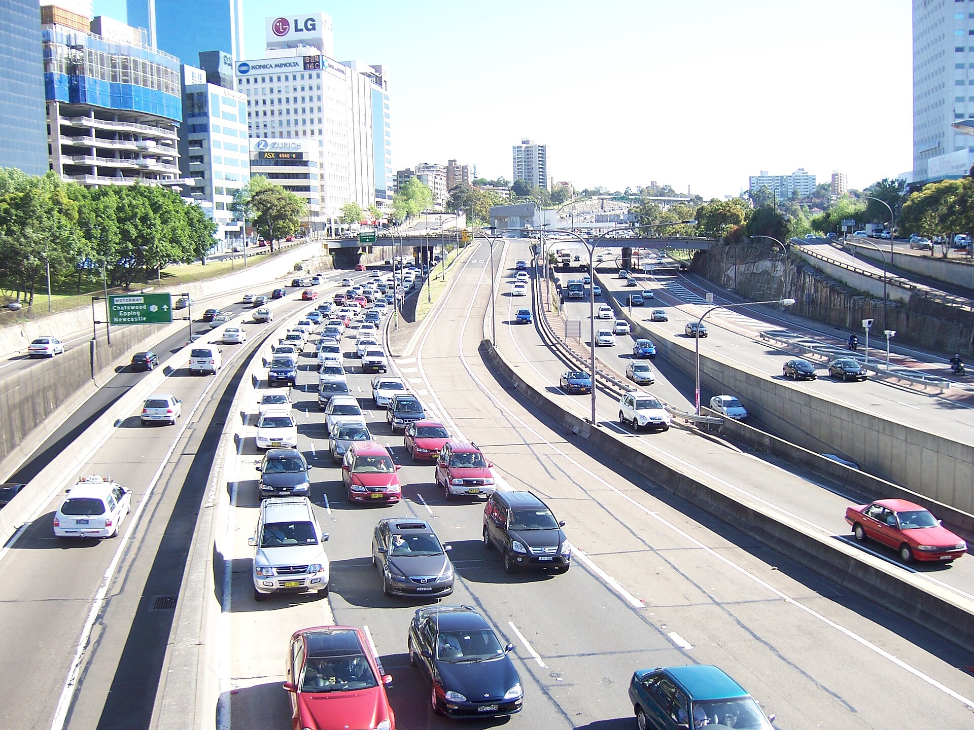 Traffic on the Warringah Freeway corridor through North Sydney